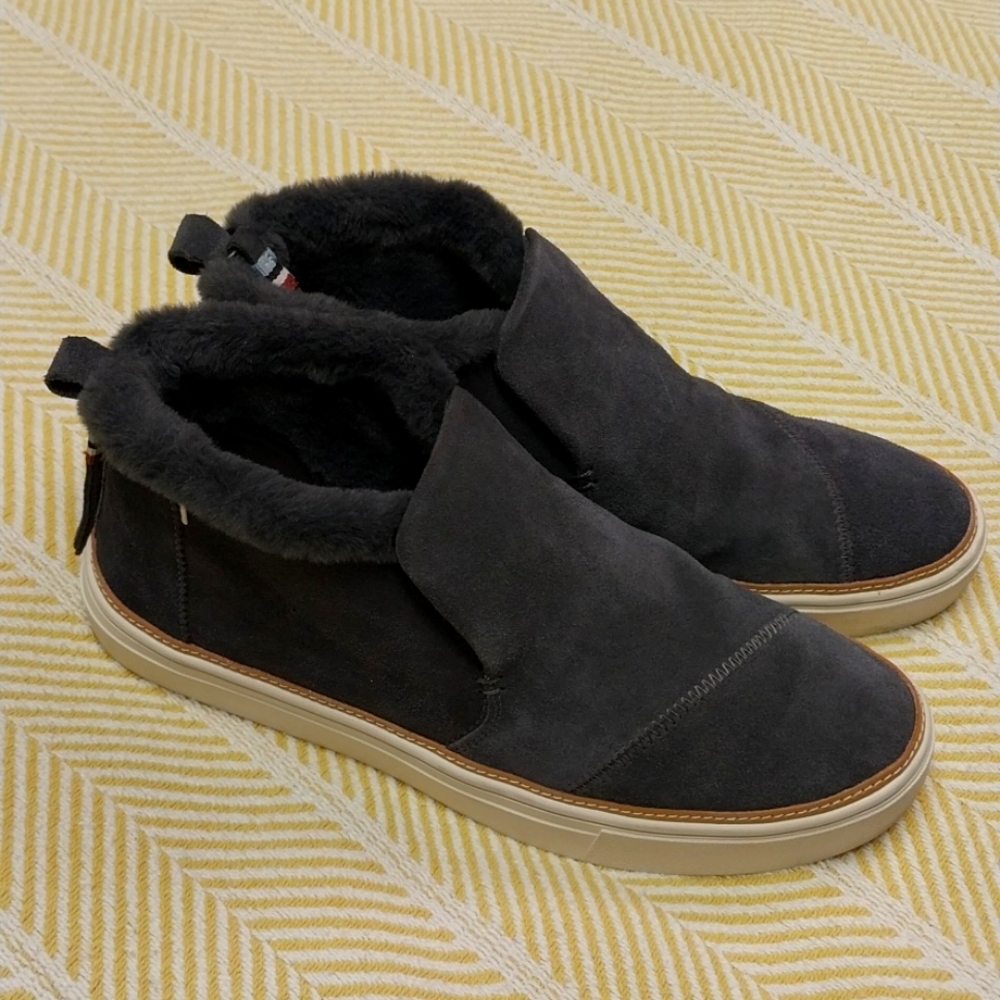 Tom's Size 9 Suede Ankle Boots